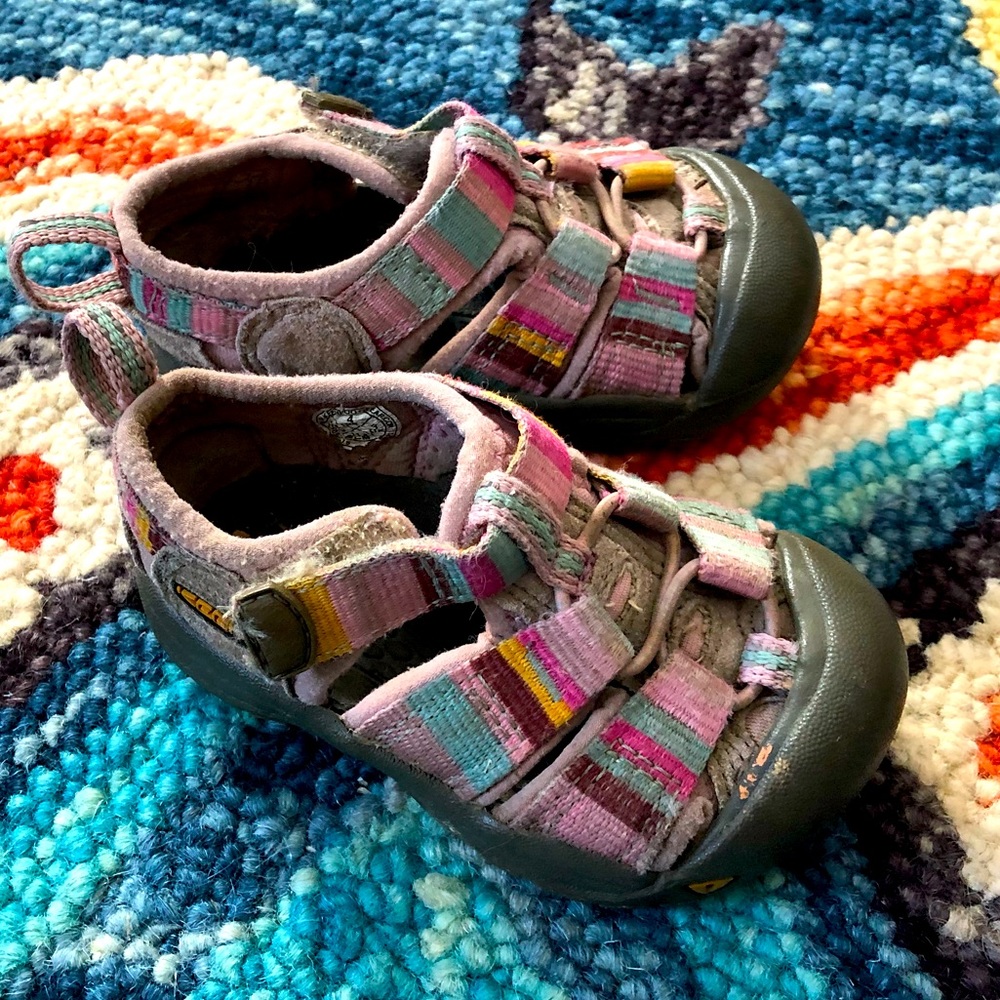 Keen baby girls 4 pink striped sandals shoes Velcro outdoor hiking webbing water